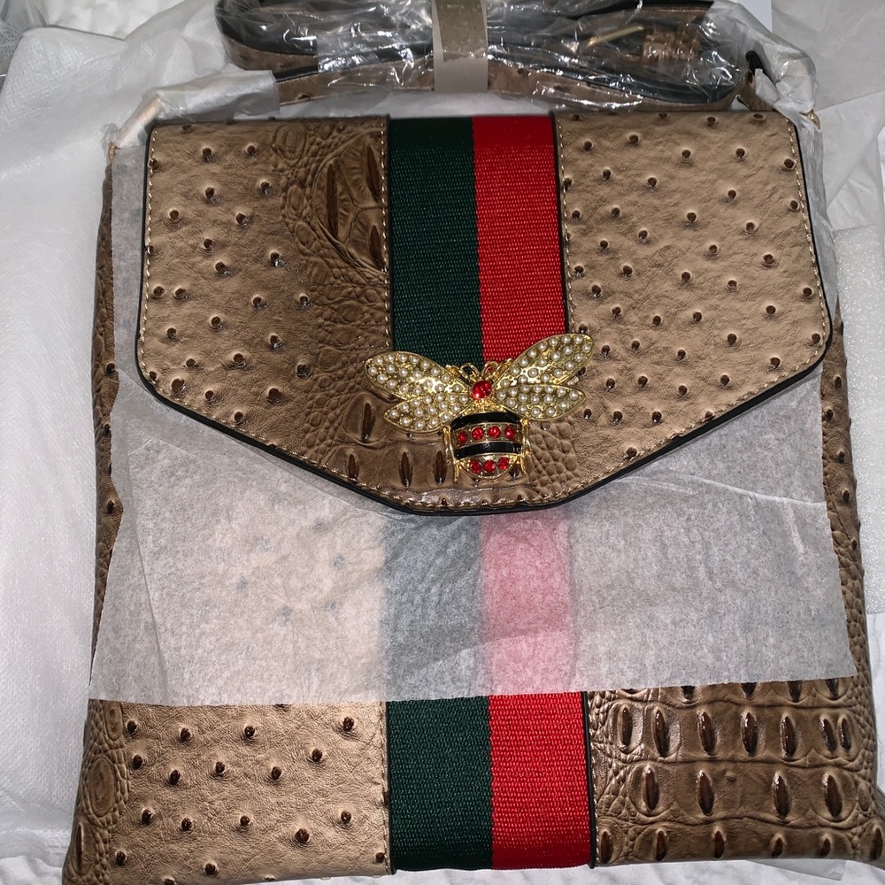 Faux Ostrich W/ Butterfly Crossover Body Bag !!!